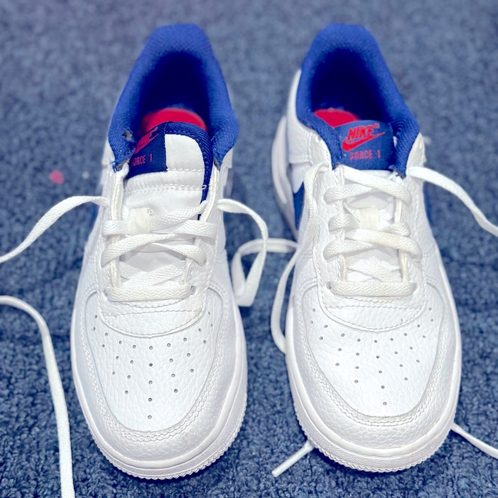 Little Kids Boys Nike Force 1 size 13c white and blue sneakers- like new!